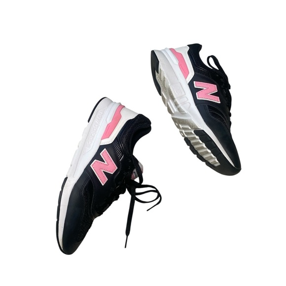 New Balance 997H sneakers in a women’s size 9 US (EU 40.5, UK 7). - Picture 2 of 16